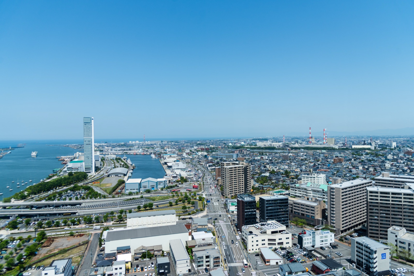 新潟市中心部と信濃川河口の俯瞰